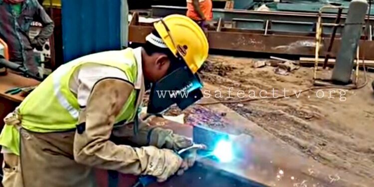 वेल्डिंग वर्क में खतरे और सुरक्षा नियम