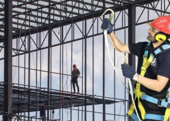 मैं एक मज़दूर हूँ, जी हाँ , सिर्फ एक मज़दूर।