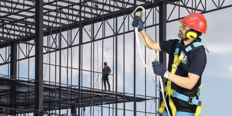 मैं एक मज़दूर हूँ, जी हाँ , सिर्फ एक मज़दूर।